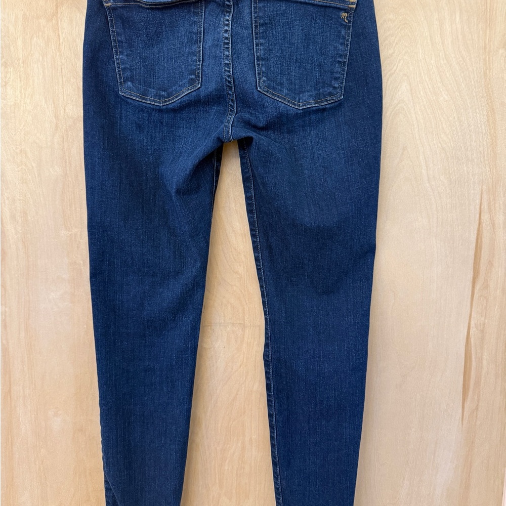 The Madewell 9" Mid-Rise Skinny Jeans in Hayes Wash: Button-Front Edition - Picture 9 of 16